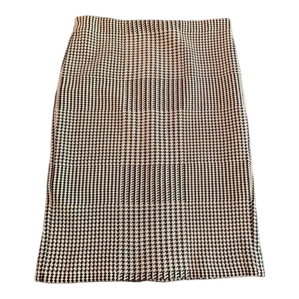 Ann Taylor pencil skirt in black and white houndstooth print, size 10P